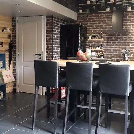 Un Loft Perche Dans Les Bois *