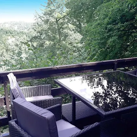 Holiday home Un Loft Perche Dans Les Bois