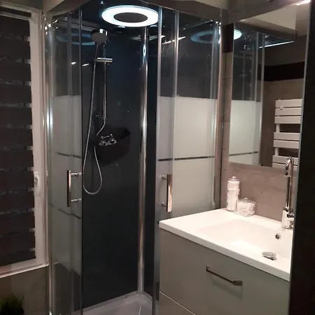 Un Loft Perche Dans Les Bois